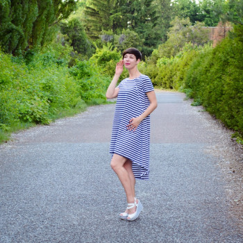 Платье летнее в полоску с асимметричным подолом для беременных и кормящих мам HIGH HEELS MOM (размер S/M)